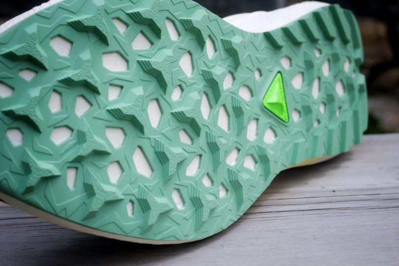 Les crampons des Asics Fuji Lite 4