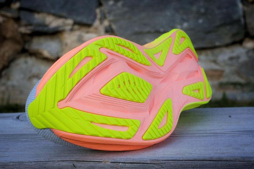 La semelle sous la Asics SuperBlast 2