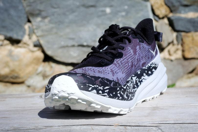La Hoka SpeedGoat 6, vue 3/4 avant
