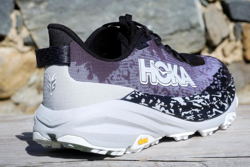 La Hoka SpeedGoat 6, vue 3/4 arrière