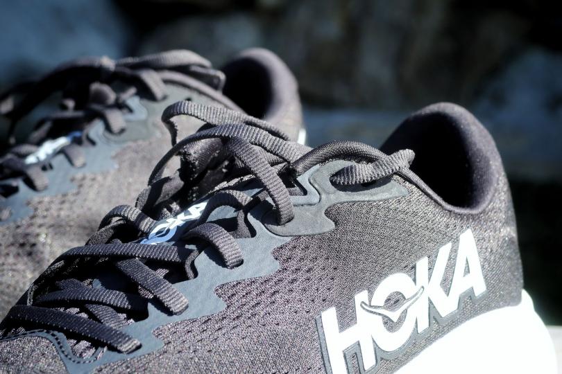 Les lacets et la languette des Hoka Rincon 4
