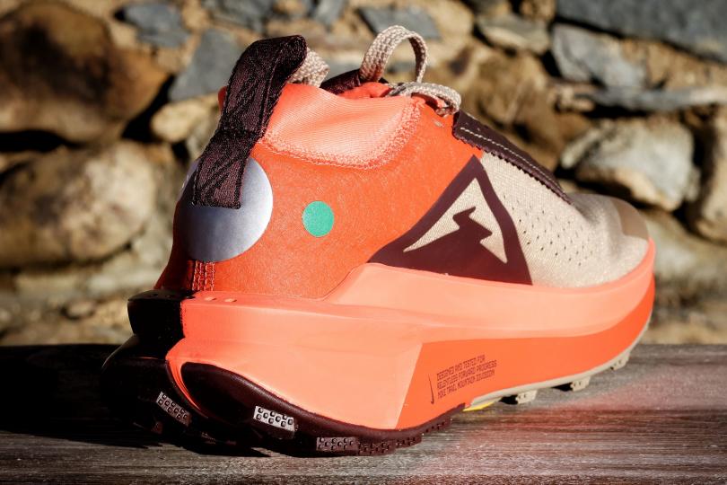 Vue 3 quarts arrière de la Nike Zegama Trail 2