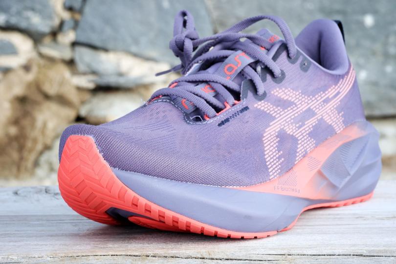 Asics Novablast 5, zoom avant