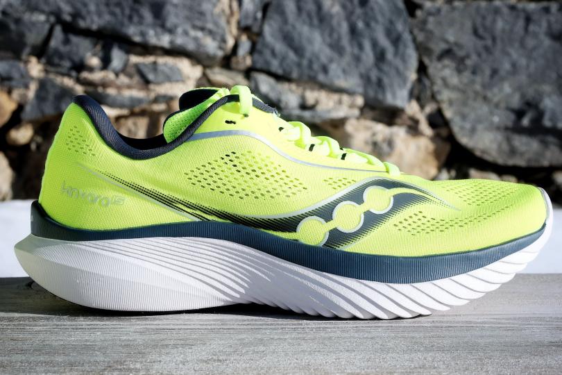 Vue latérale sur la Saucony Kinvara 15