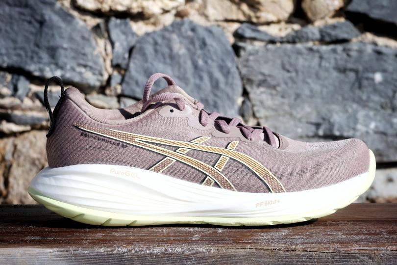 La Asics Gel Cumulus 27 de côté