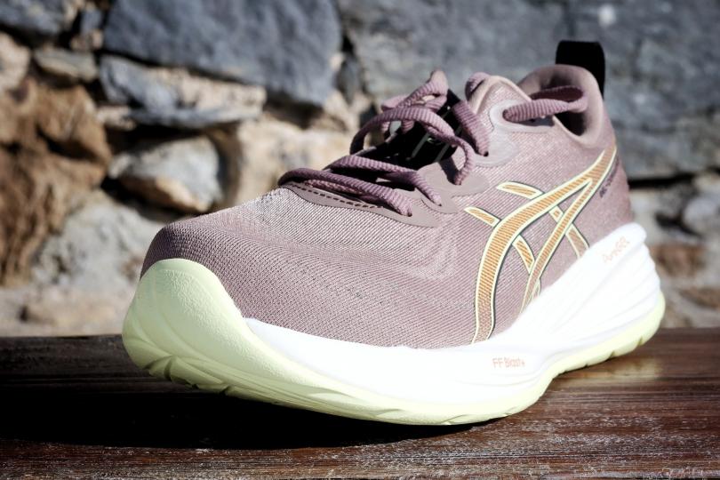 L'avant de la Asics Gel Cumulus 27, toebox