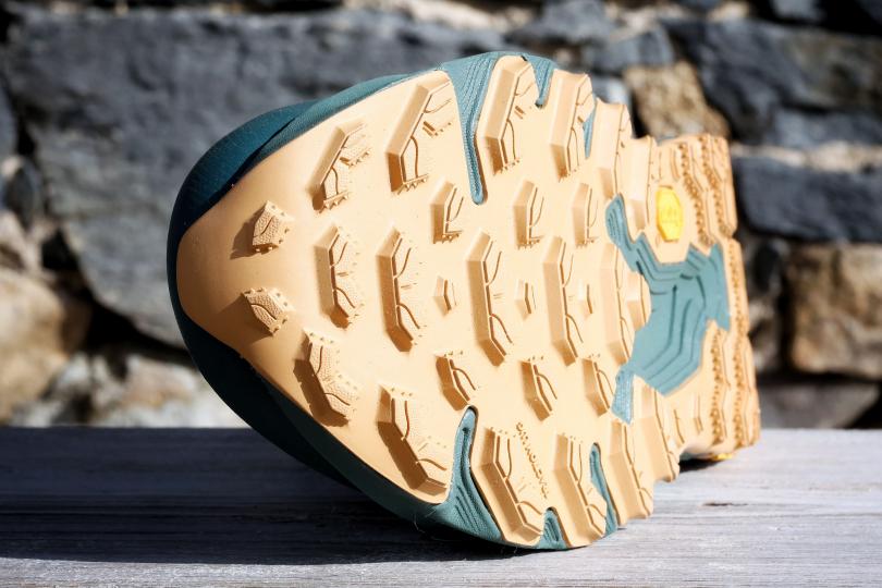 La semelle Vibram de la New Balance Fresh Foam Hierro v9