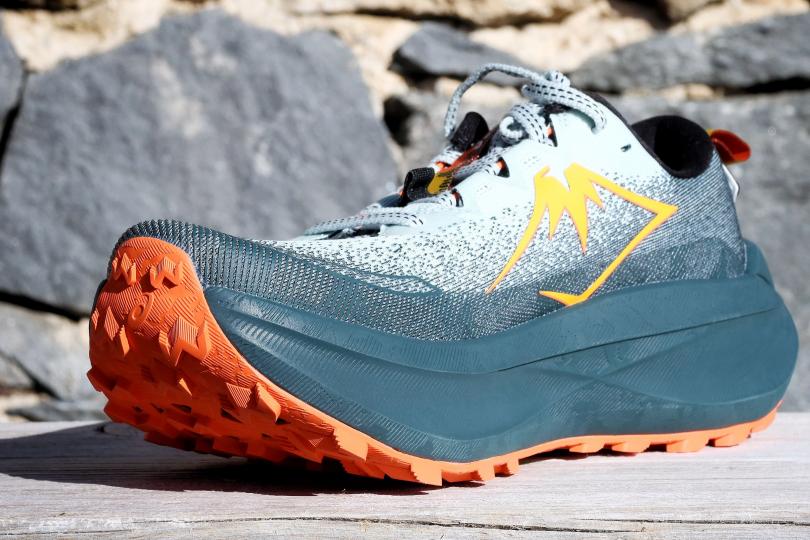 Asics Trabuco Max 4, vue de l'avant