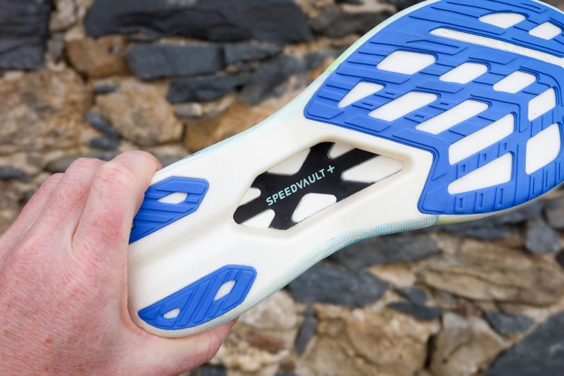 Le SpeedVault en carbone polymère de la Brooks Hyperion Elite 4 PB
