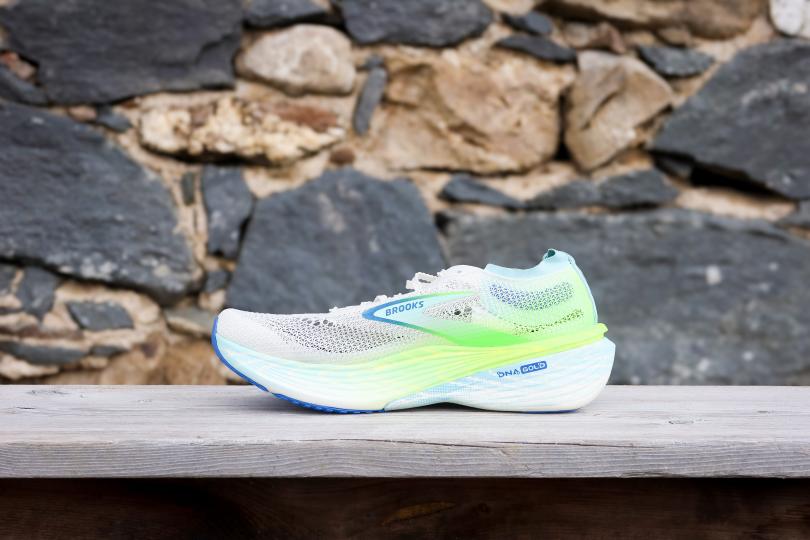 La Brooks Hyperion Elite 4 PB de profil
