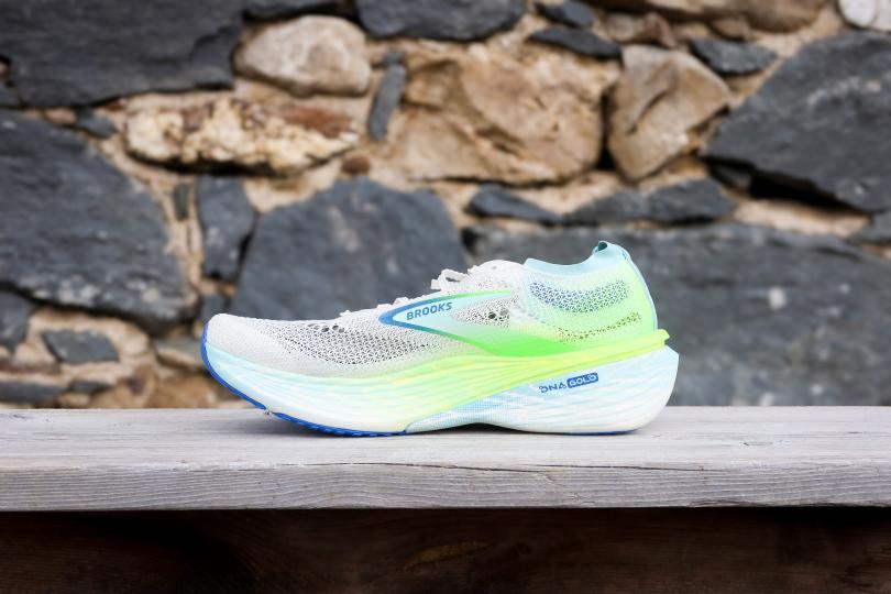 La Brooks Hyperion Elite 4 PB de profil