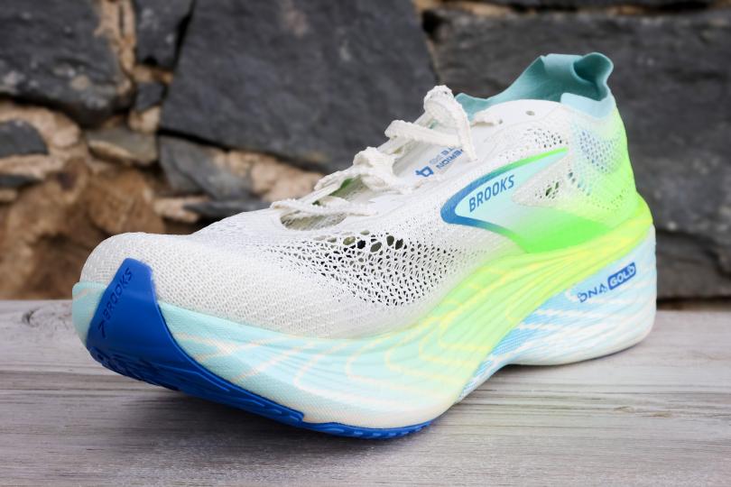 La Brooks Hyperion Elite 4 PB de 3/4 avant