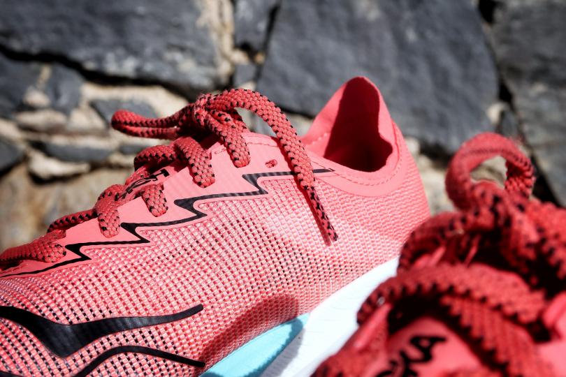 La Hoka Mach X 2, la tige et les lacets