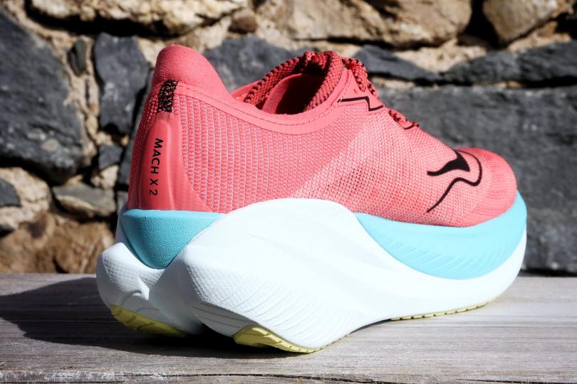 La Hoka Mach X 2, vue de l'arrière et le talon