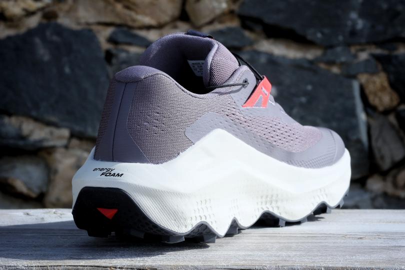 Salomon Ultra Glide 3, vue 3 quarts arrière