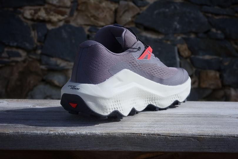 La Salomon Ultra Glide 3, vue 3 quarts arrière