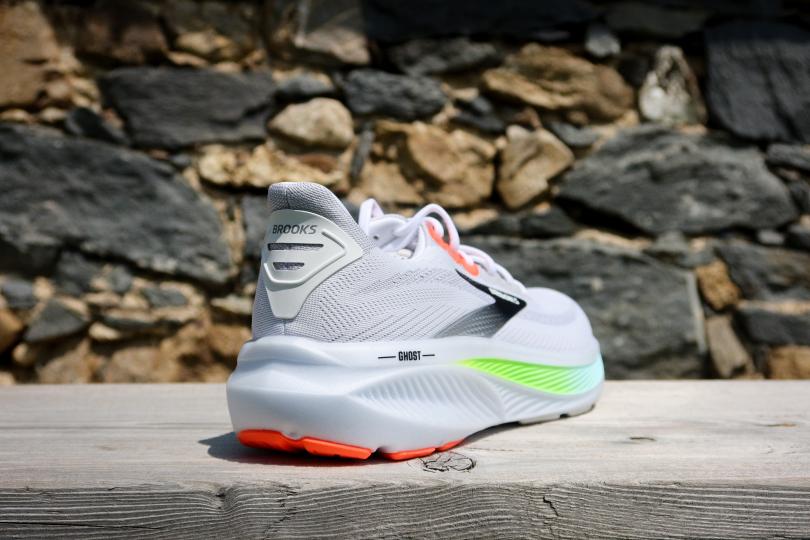Vue arrière sur la Brooks Ghost 17
