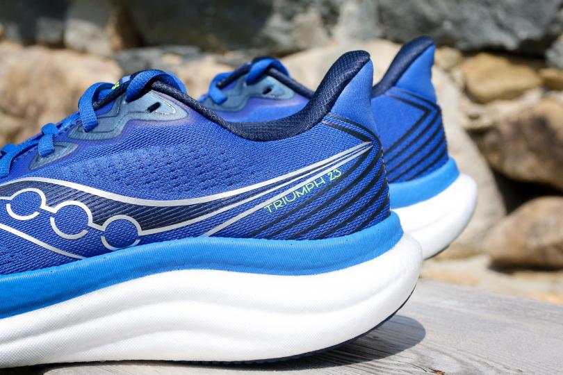 Vue zoomée sur le talon des Saucony Triumph 23