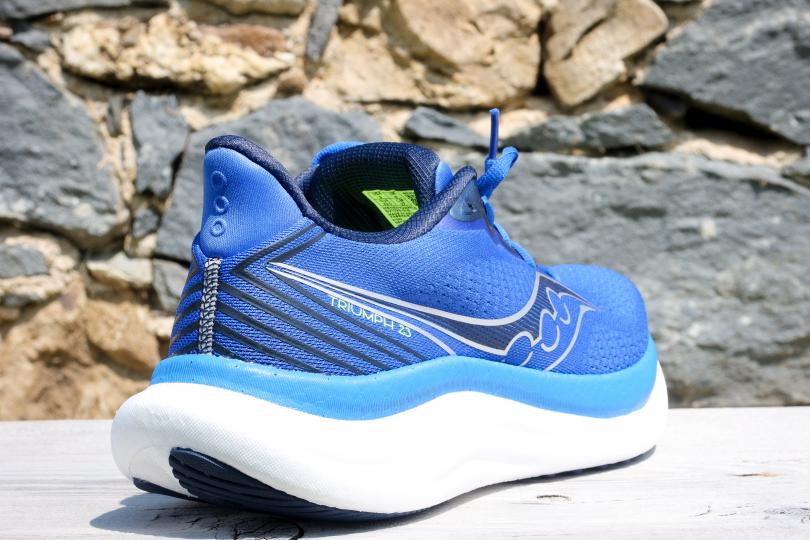 Saucony Triumph 23, vue arrière