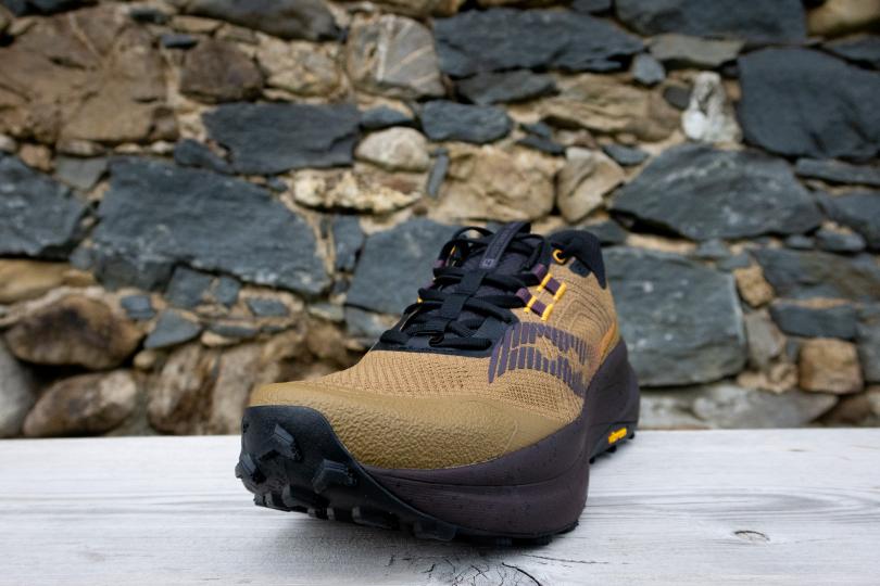 Vue avant de la Saucony Xodus Ultra 4