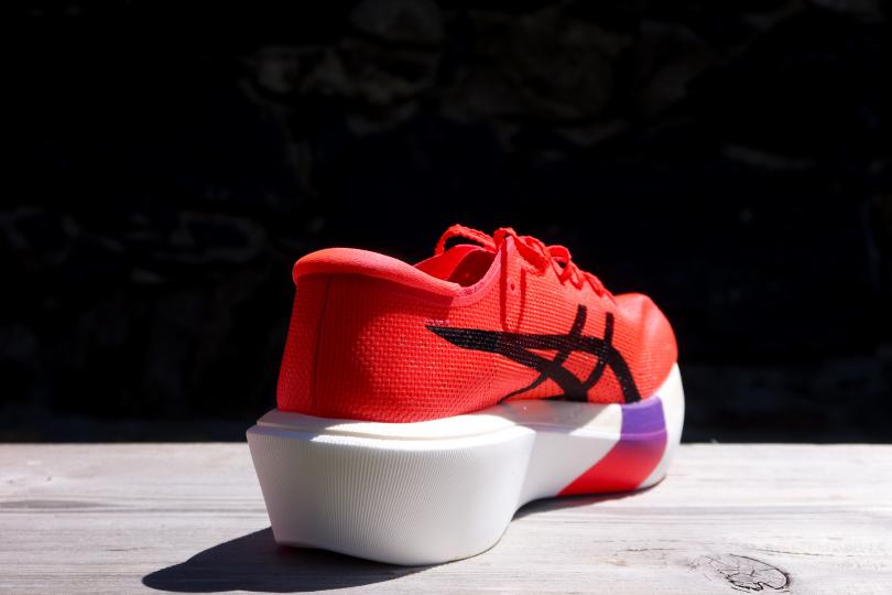 Asics MetaSpeed Sky Tokyo, vue 3 quarts arrière