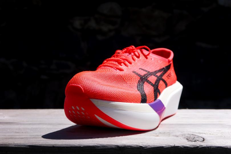 Asics MetaSpeed Sky Tokyo, vue 3 quarts avant