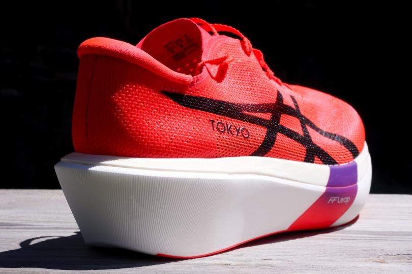 Asics MetaSpeed Sky Tokyo, l'arrière et le talon