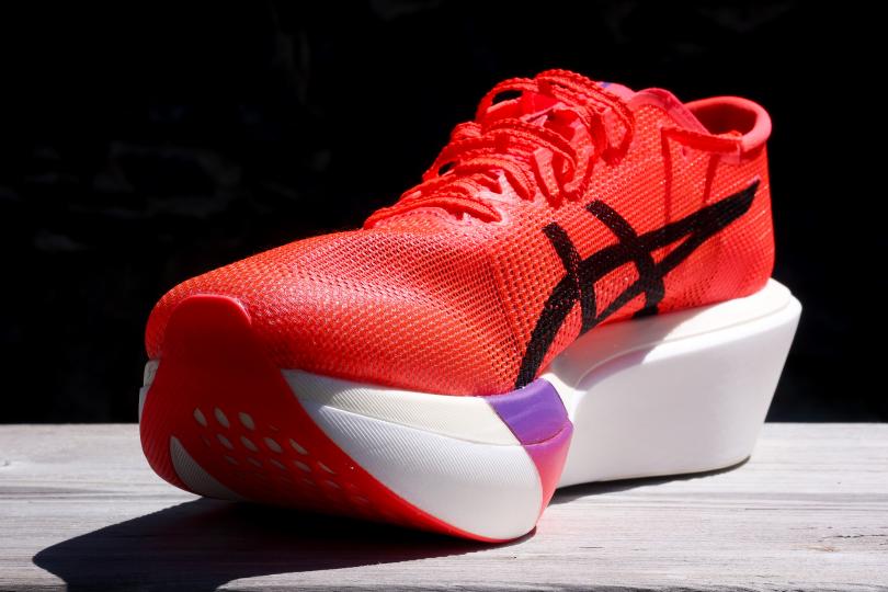 Asics MetaSpeed Sky Tokyo, vue de devant