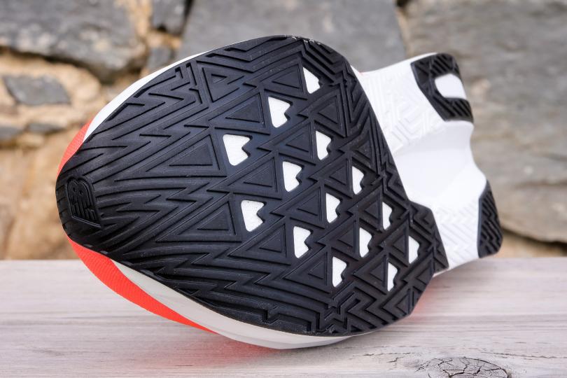 La semelle extérieure de la New Balance FuelCell Rebel V5