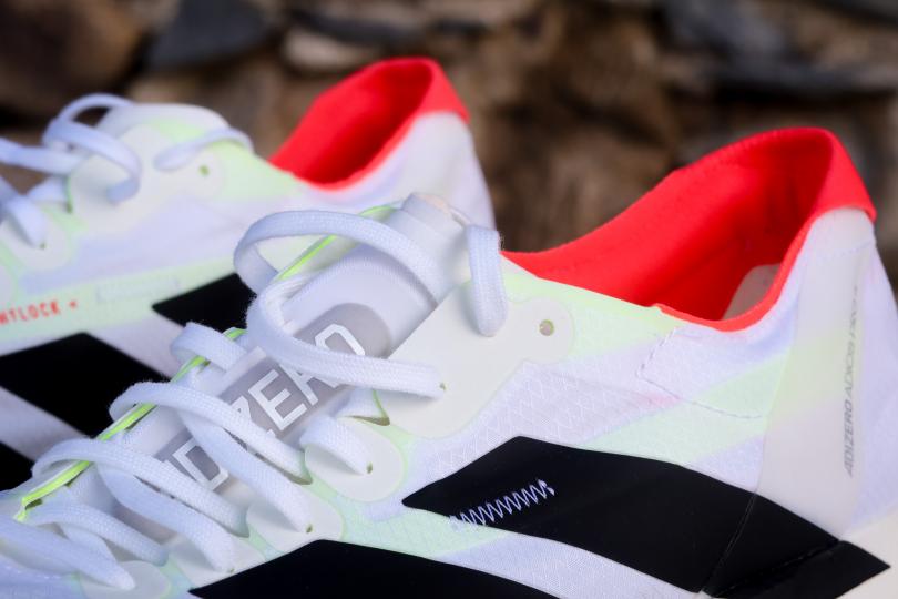 La adidas Adizero Adios Pro 4, la tige et les lacets
