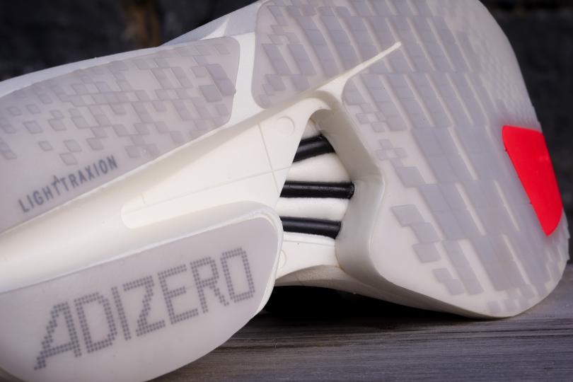 La adidas Adizero Adios Pro 4, la semelle et les energyRods en carbone