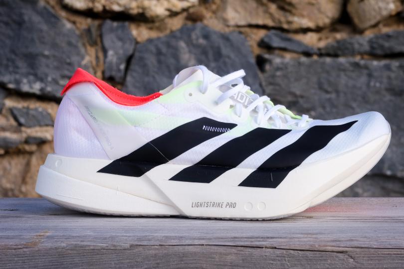 La adidas Adizero Adios Pro 4 de profil