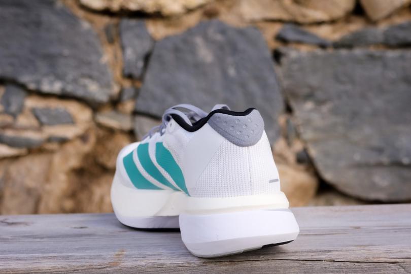 Vue arrière de la adidas Adizero Boston 13