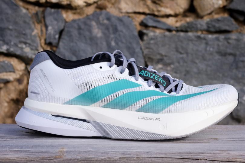 La adidas Adizero Boston 13 de c&ocirc;t&eacute;