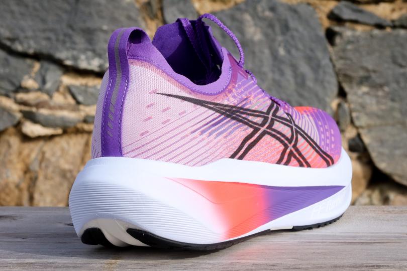 Asics MegaBlast, le talon 3/4 arri&egrave;re