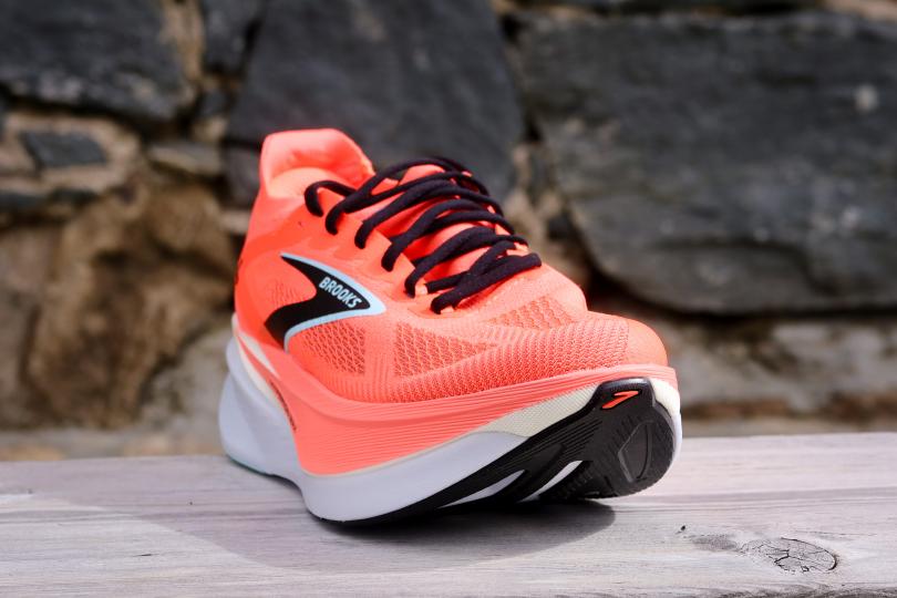 Vue avant / la Brooks Hyperion Max 3