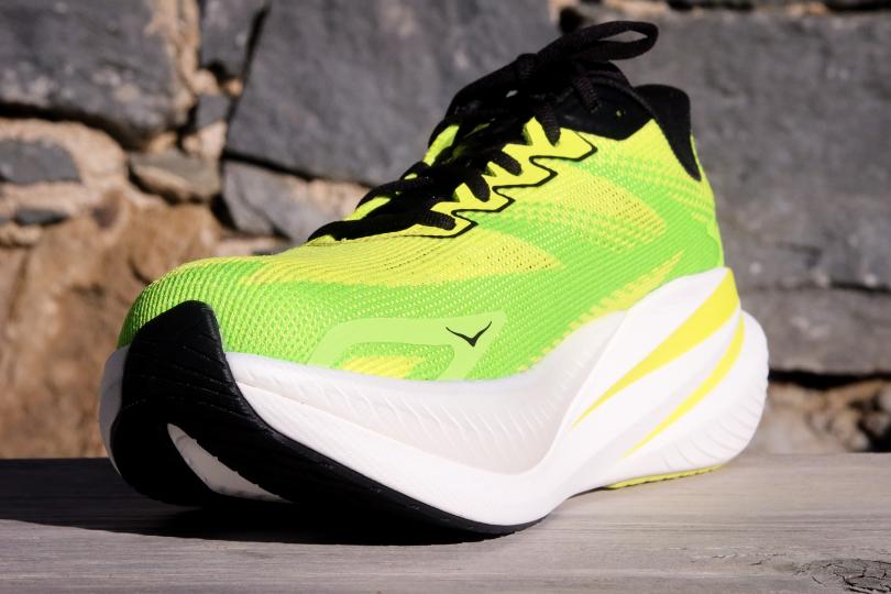 Vue avant de la Hoka Mach X 3