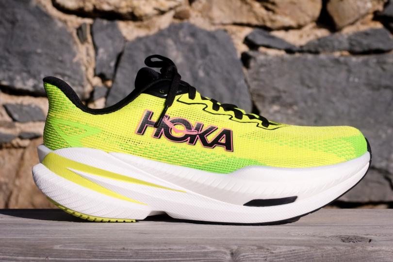 Vue latérale de la Hoka Mach X 3
