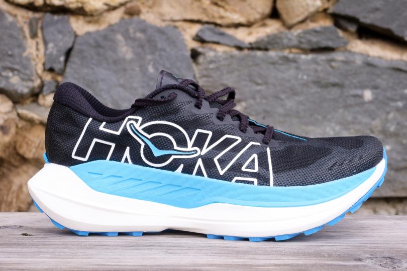 La Hoka Rocket X Trail de profil