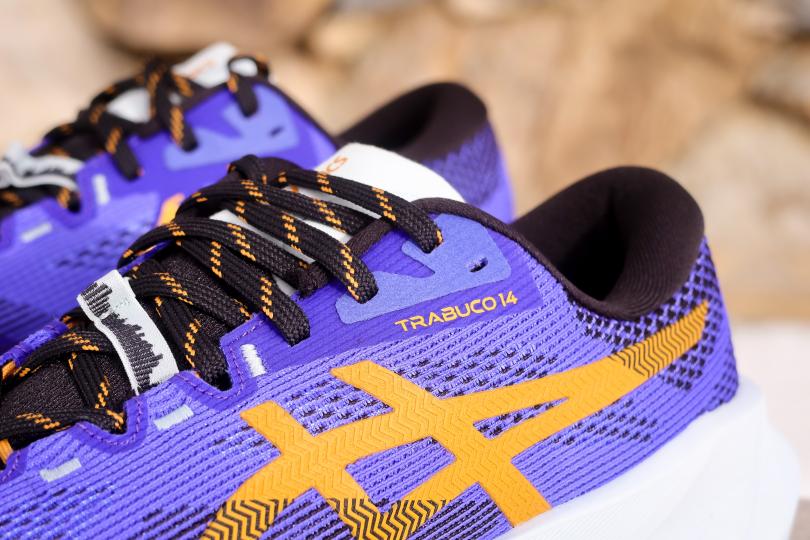 La tige et les lacets des Asics Trabuco 14