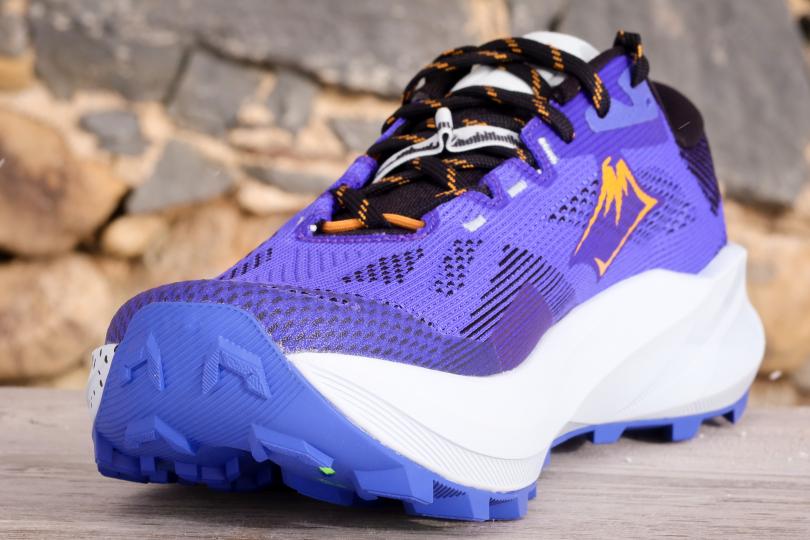 Vue 3 quarts avant sur la Asics Trabuco 14