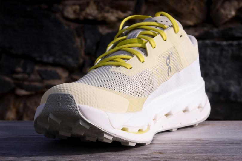 On Runnning Cloudultra 3, le pare-pierres à l'avant