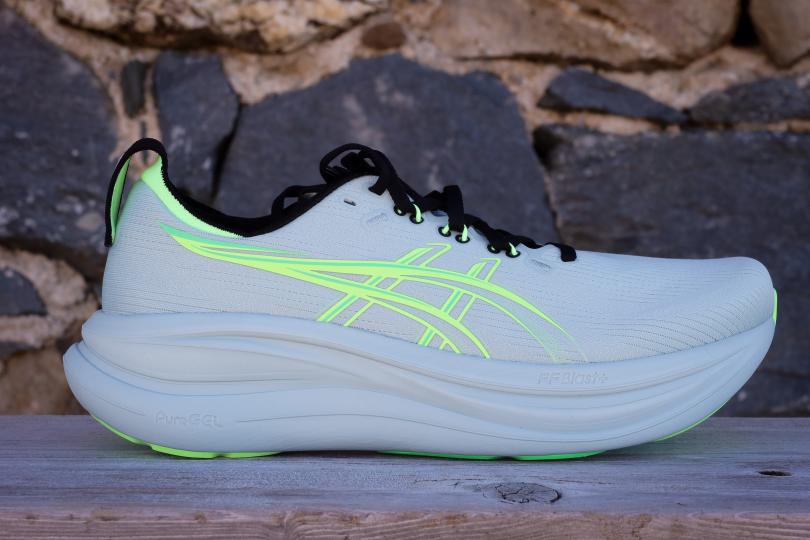 Asics Gel Nimbus 28, vue latérale