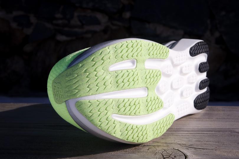 La semelle extérieure de la New Balance 1080 V15