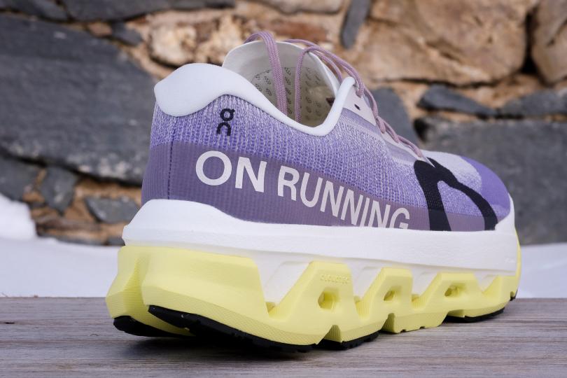 Vue 3 quarts arrière sur la ON Cloudmonster 3 Hyper