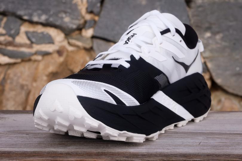 La Hoka SpeedGoat 7 de 3 quarts avant