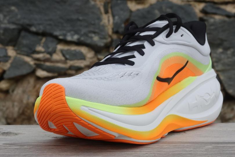RunMag, Hoka Clifton Pro. Clifton Pro de 3/4 avant