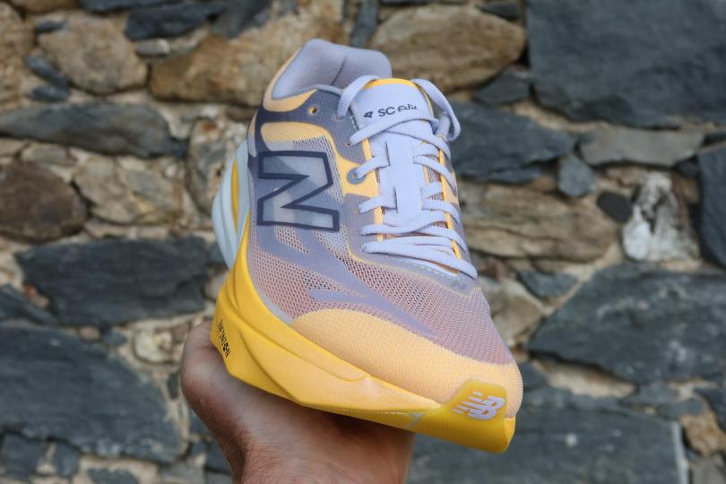 RunMag, New Balance SC Elite V6. Preview, vue devant face externe