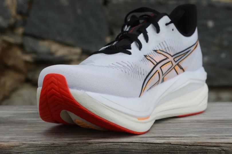 RunMag, Asics Sonicblast 2. Vue 3 quarts avant