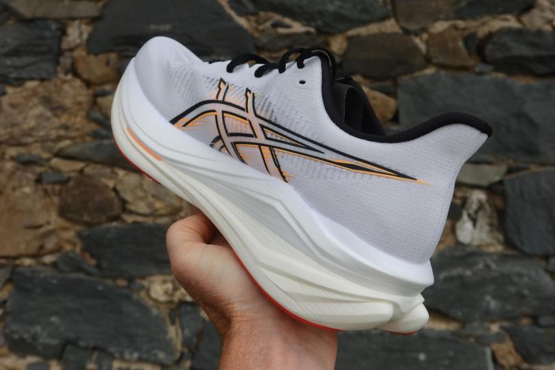 RunMag, Asics Sonicblast 2. Preview 3/4 talon